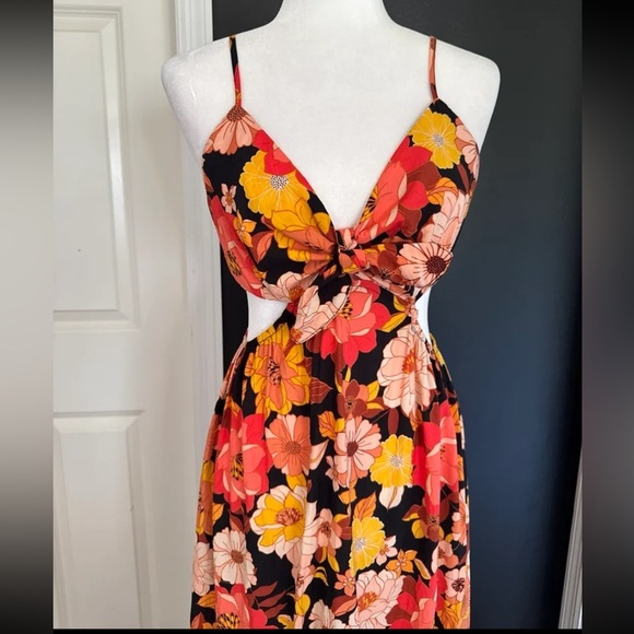 Dress Forum Los Angeles Floral Tiered Cut Out Midi/Maxi Dress 
size Large - Picture 8 of 12